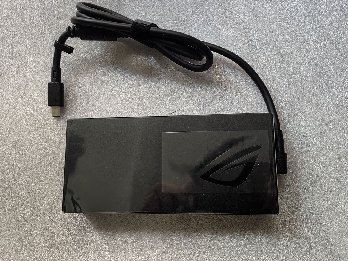 NEW 20V 19A Rectangle Conn 380 - đánh giá và giá Pc Gaming Asus Rog